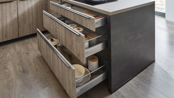nobilia® Einbauküche Riva mit SIEMENS-Elektrogeräten und Esstheke – Bild 4