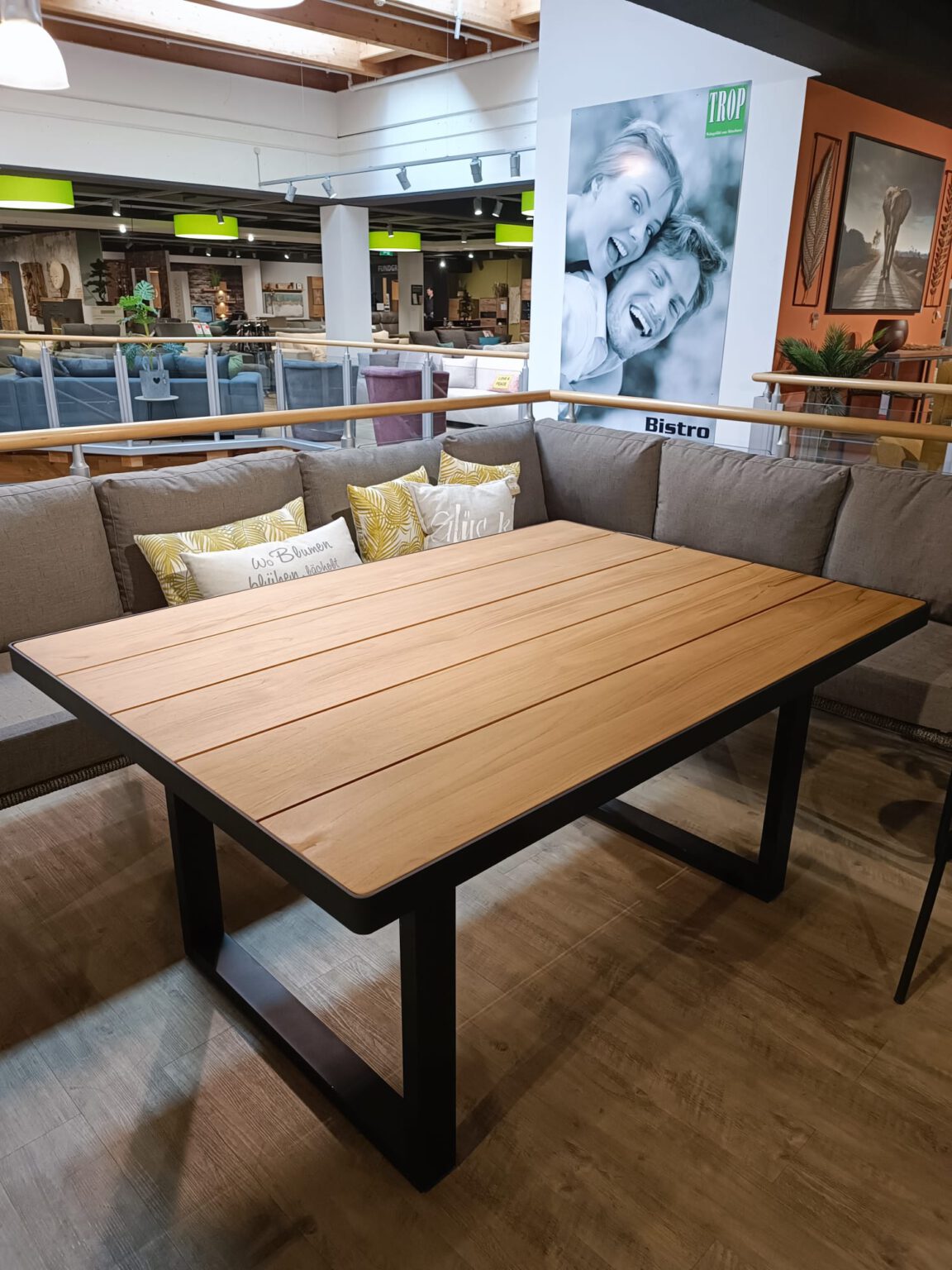Tisch Brian 160x110 – Bild 3