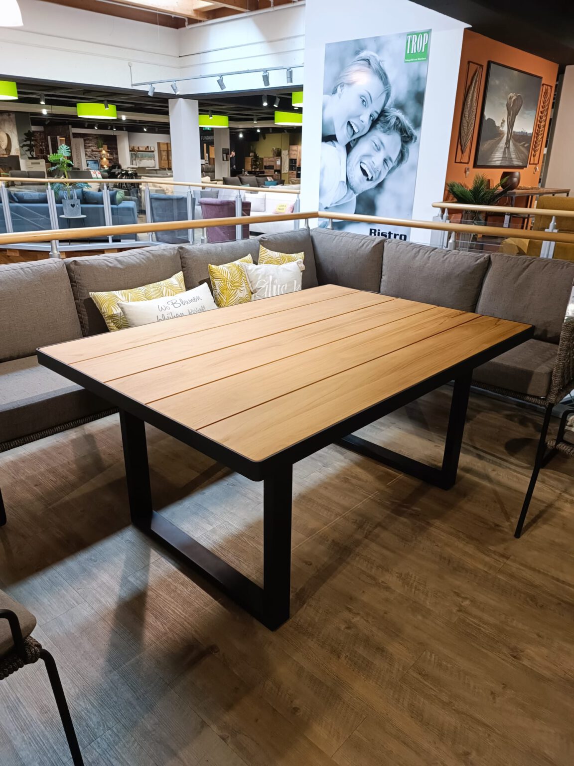 Tisch Brian 160x110