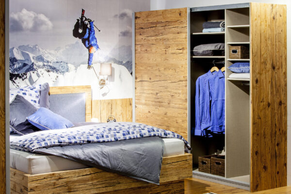 Schlafzimmer in Altholzoptik – Bild 3